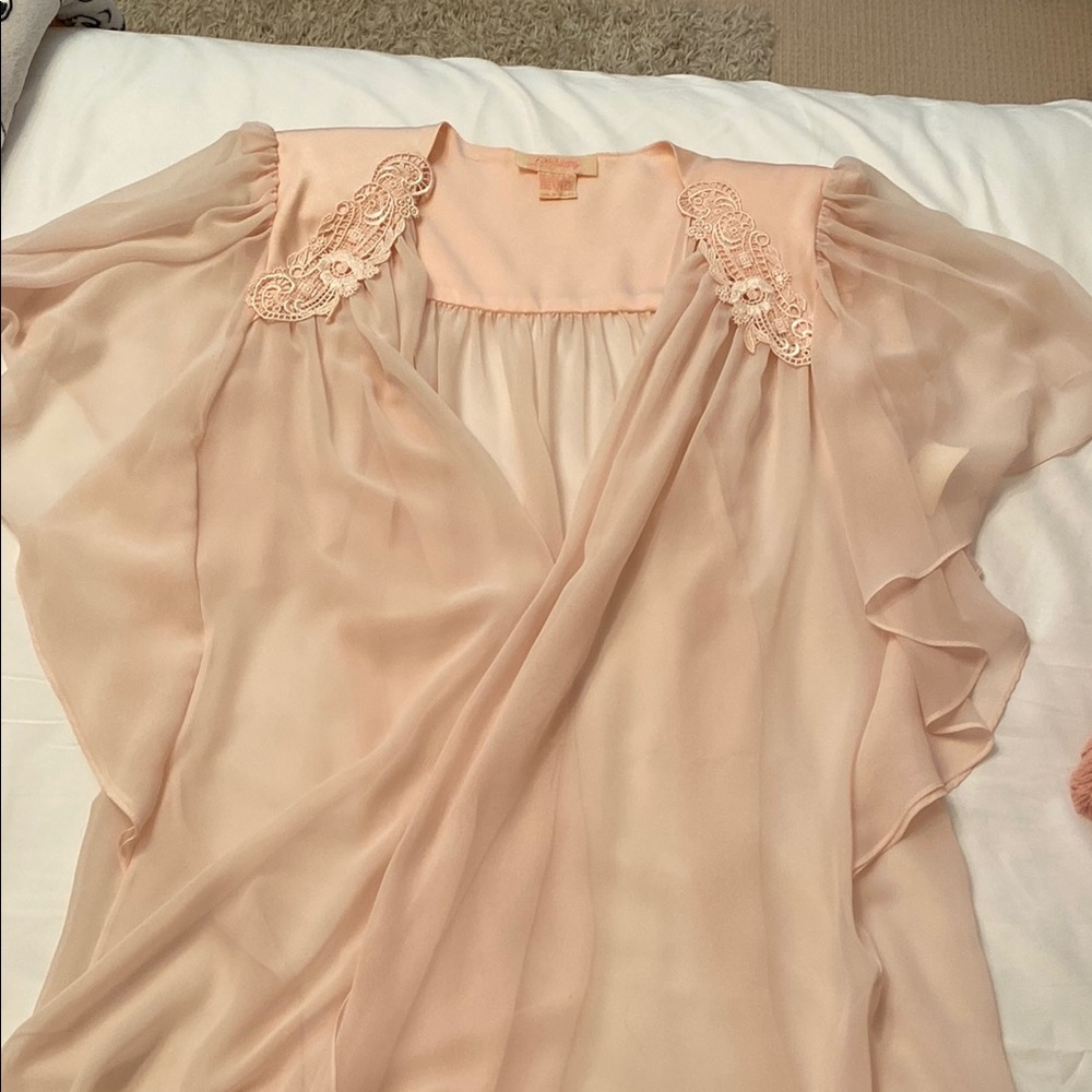 VTG 1960s Elegant Peach Chiffon Sleep Shawl